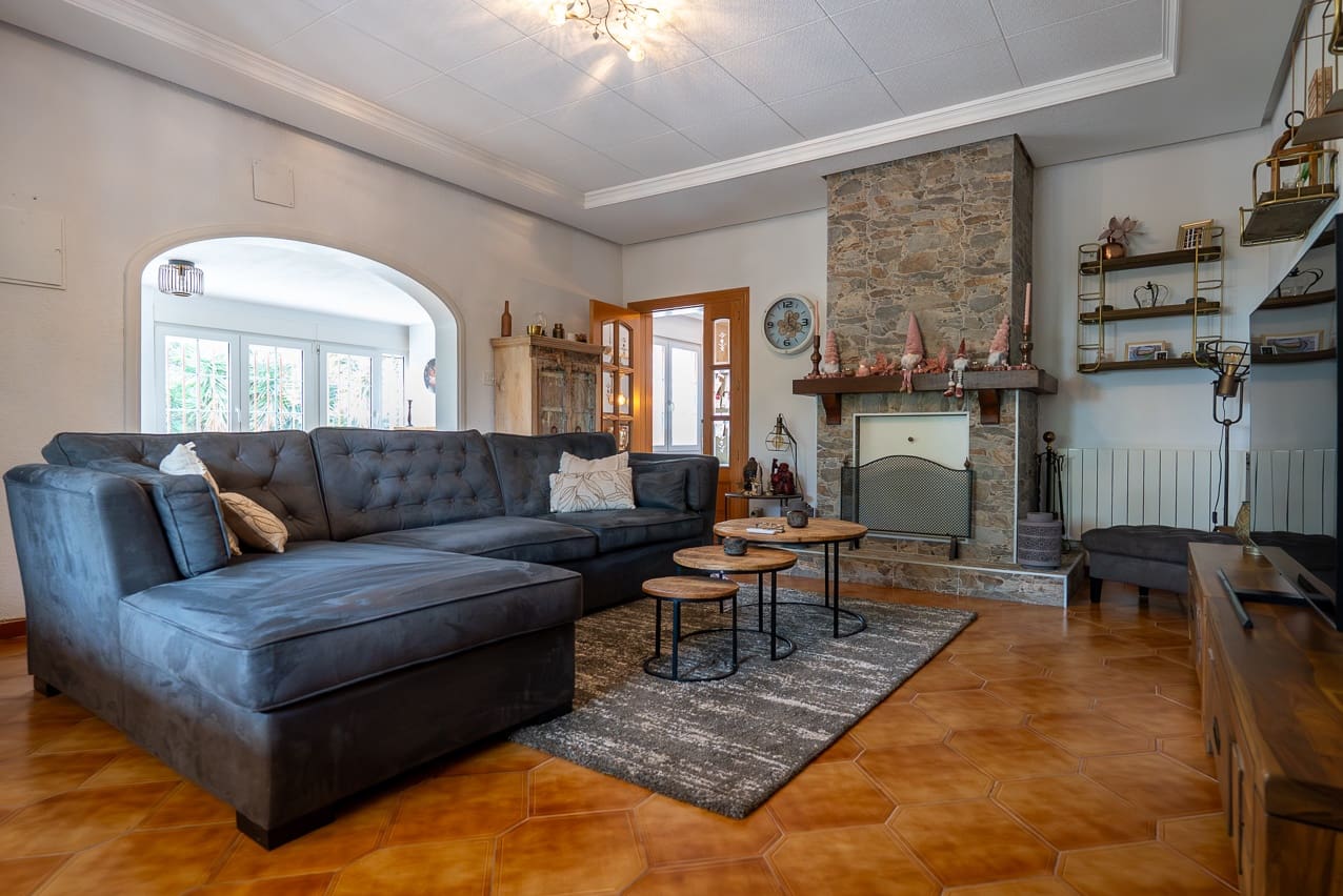 4 bedroom Villa for sale in Novelda with pool - € 320,000 (Ref: 9470043)