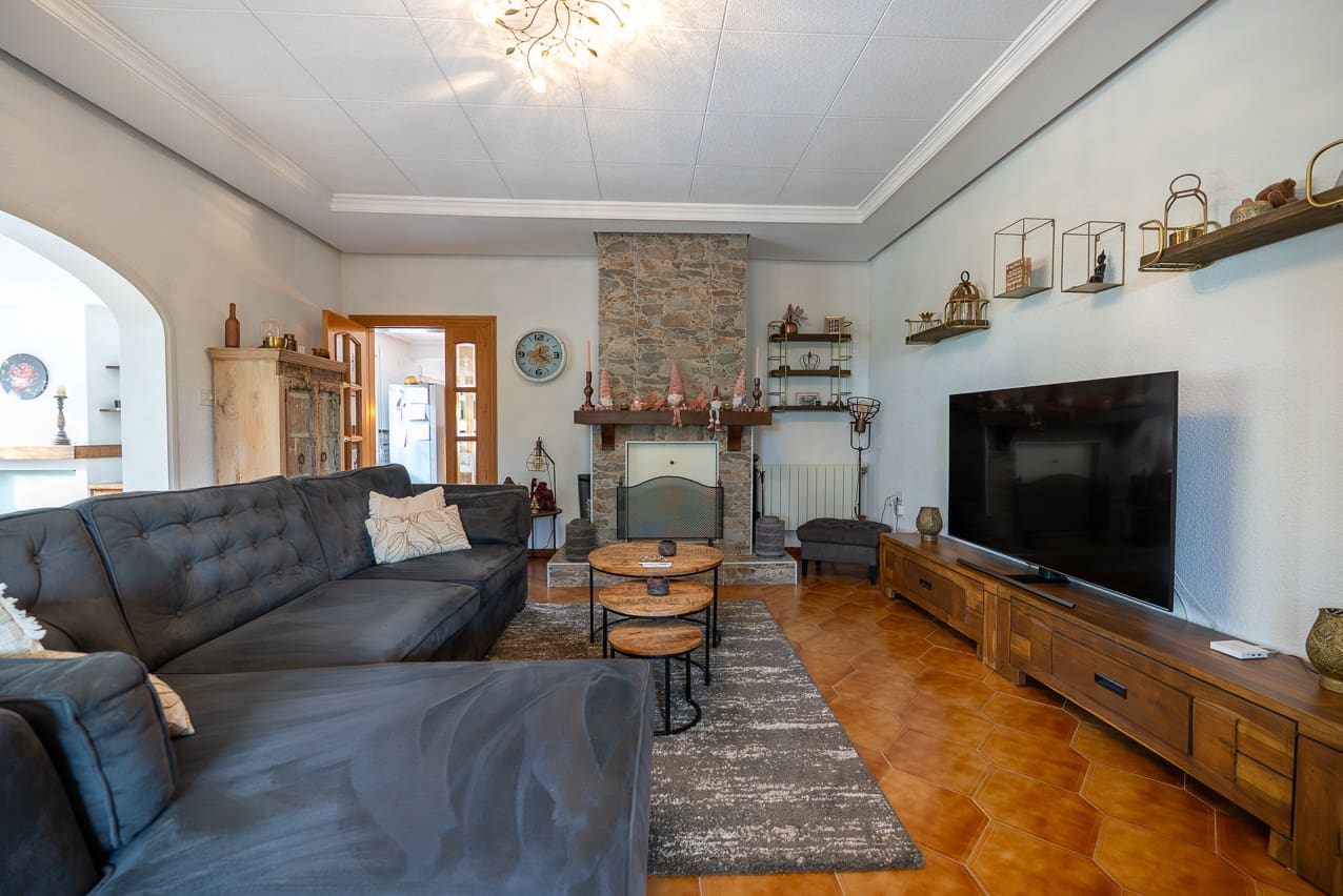 4 bedroom Villa for sale in Novelda with pool - € 320,000 (Ref: 9470043)