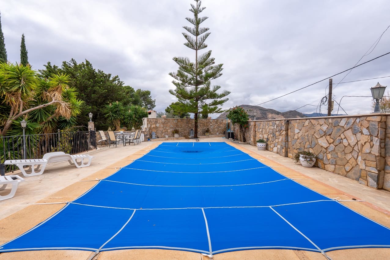 4 bedroom Villa for sale in Novelda with pool - € 320,000 (Ref: 9470043)