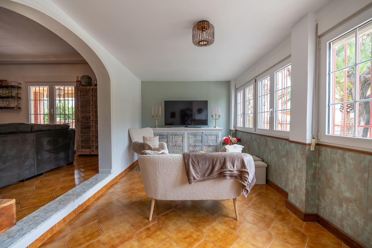 4 bedroom Villa for sale in Novelda with pool - € 320,000 (Ref: 9470043)