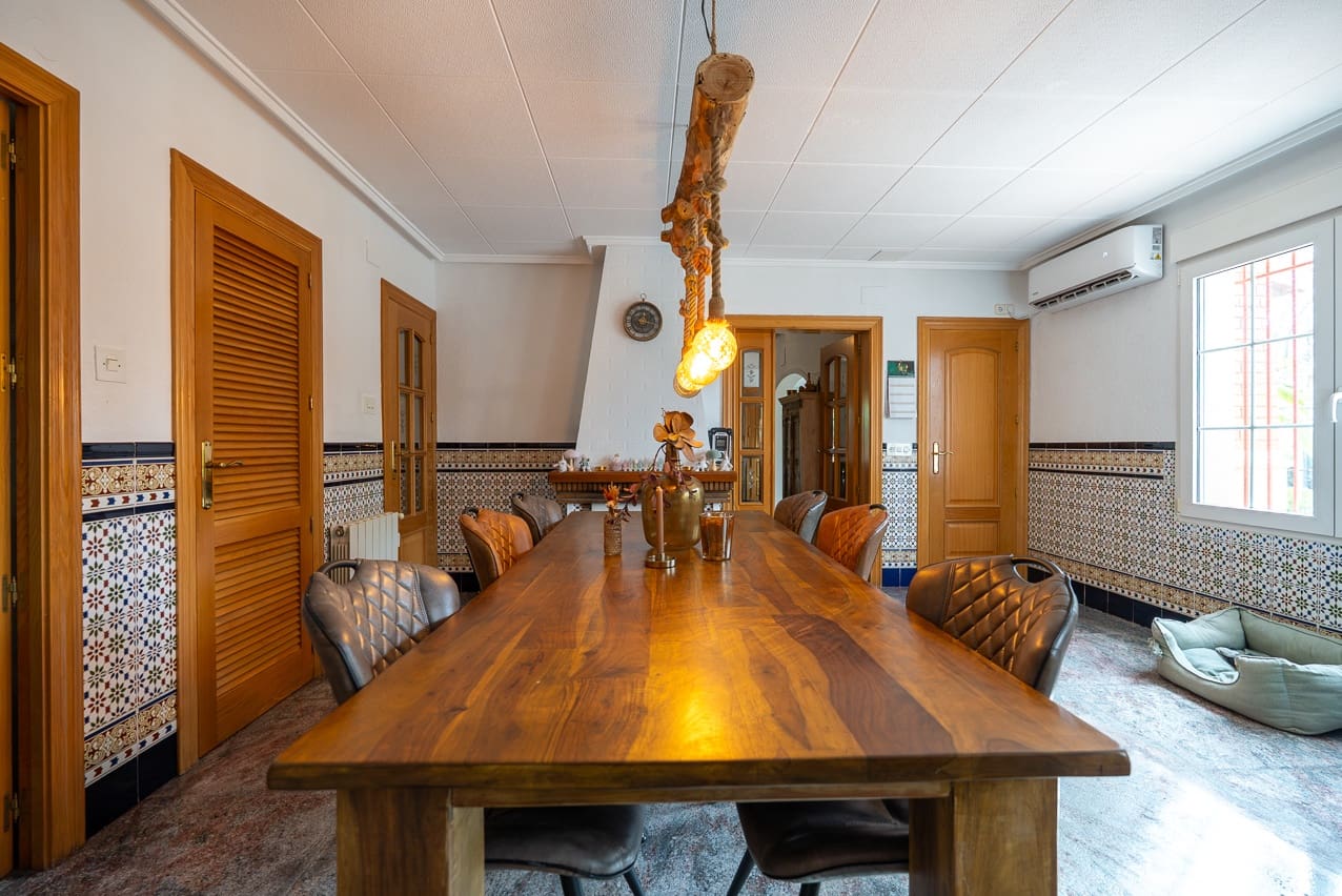 4 bedroom Villa for sale in Novelda with pool - € 320,000 (Ref: 9470043)