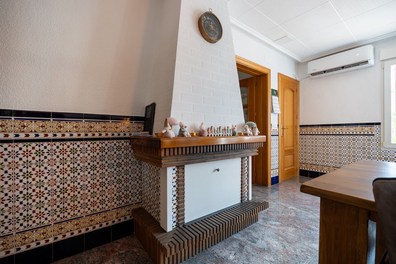 4 bedroom Villa for sale in Novelda with pool - € 320,000 (Ref: 9470043)