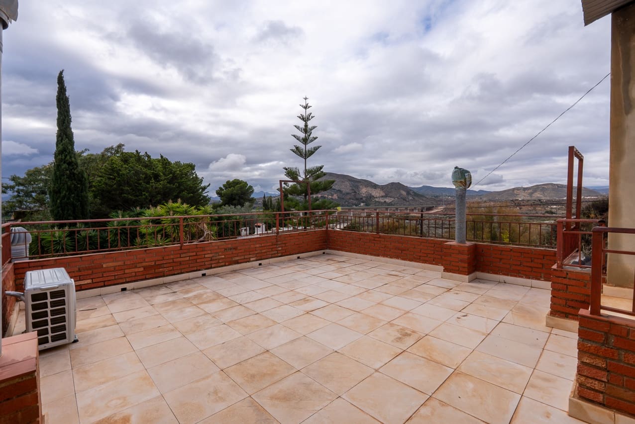 4 bedroom Villa for sale in Novelda with pool - € 320,000 (Ref: 9470043)