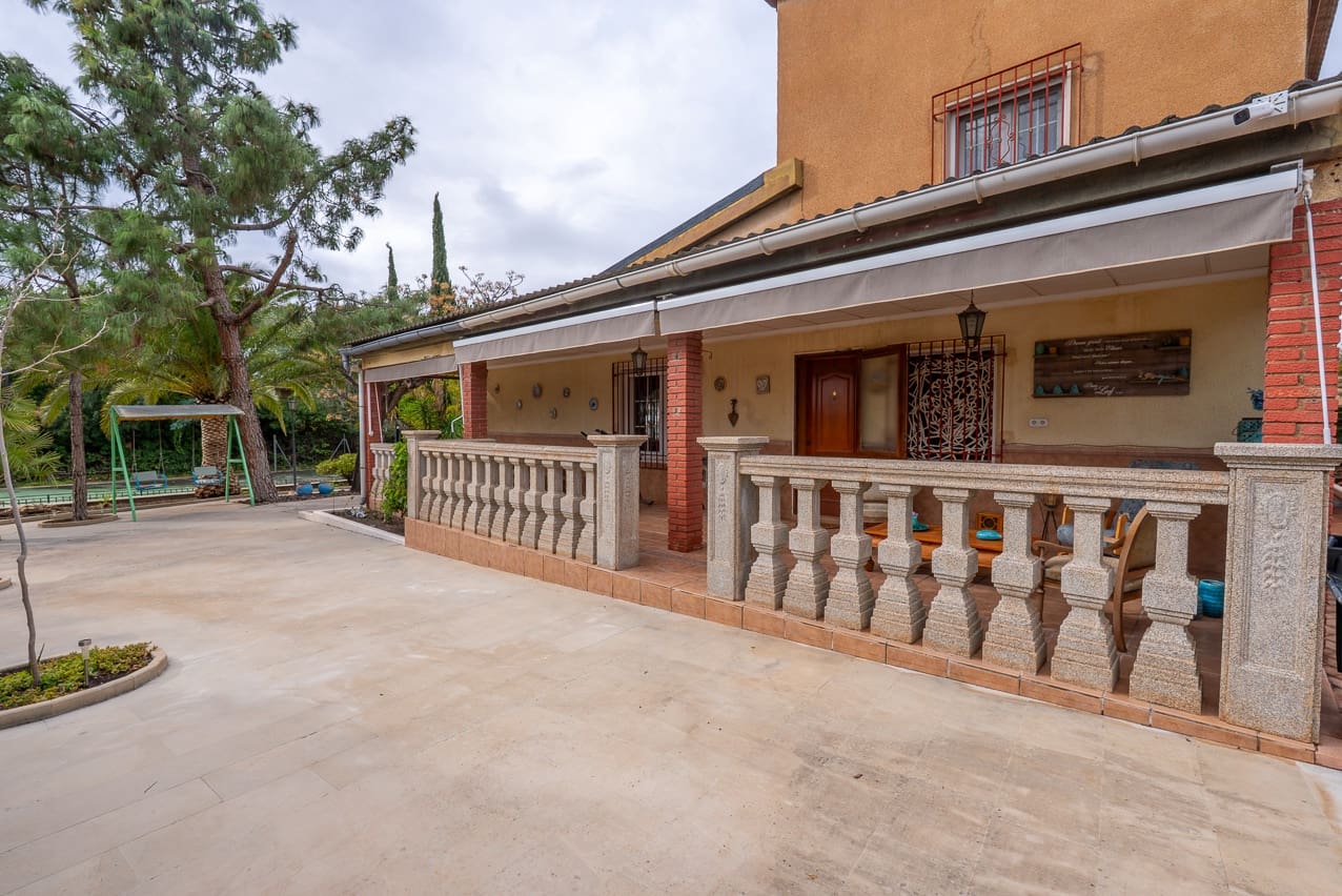4 bedroom Villa for sale in Novelda with pool - € 320,000 (Ref: 9470043)