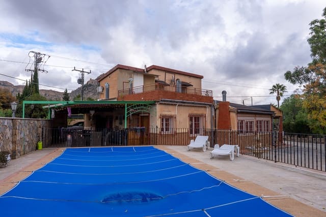 4 bedroom Villa for sale in Novelda with pool - € 320,000 (Ref: 9470043)