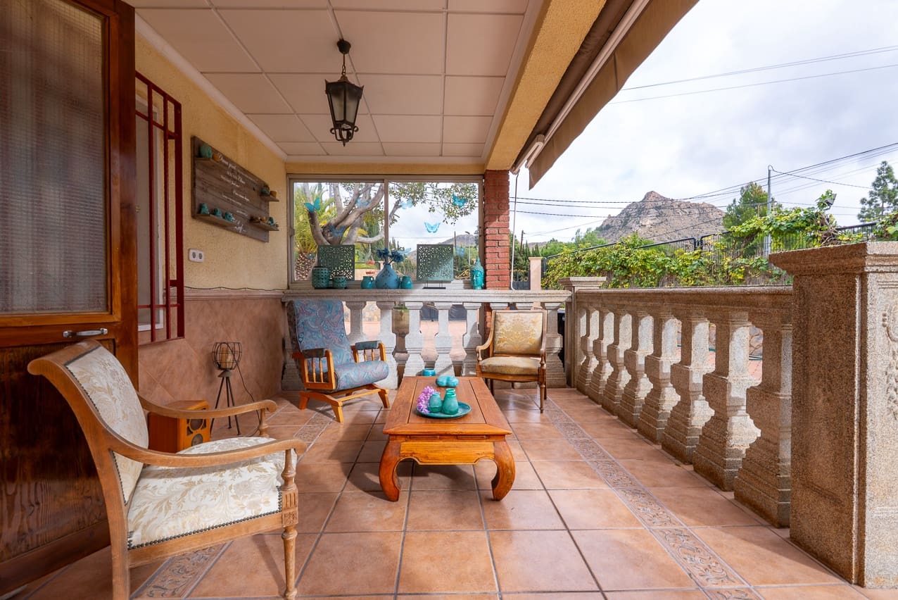 4 bedroom Villa for sale in Novelda with pool - € 320,000 (Ref: 9470043)