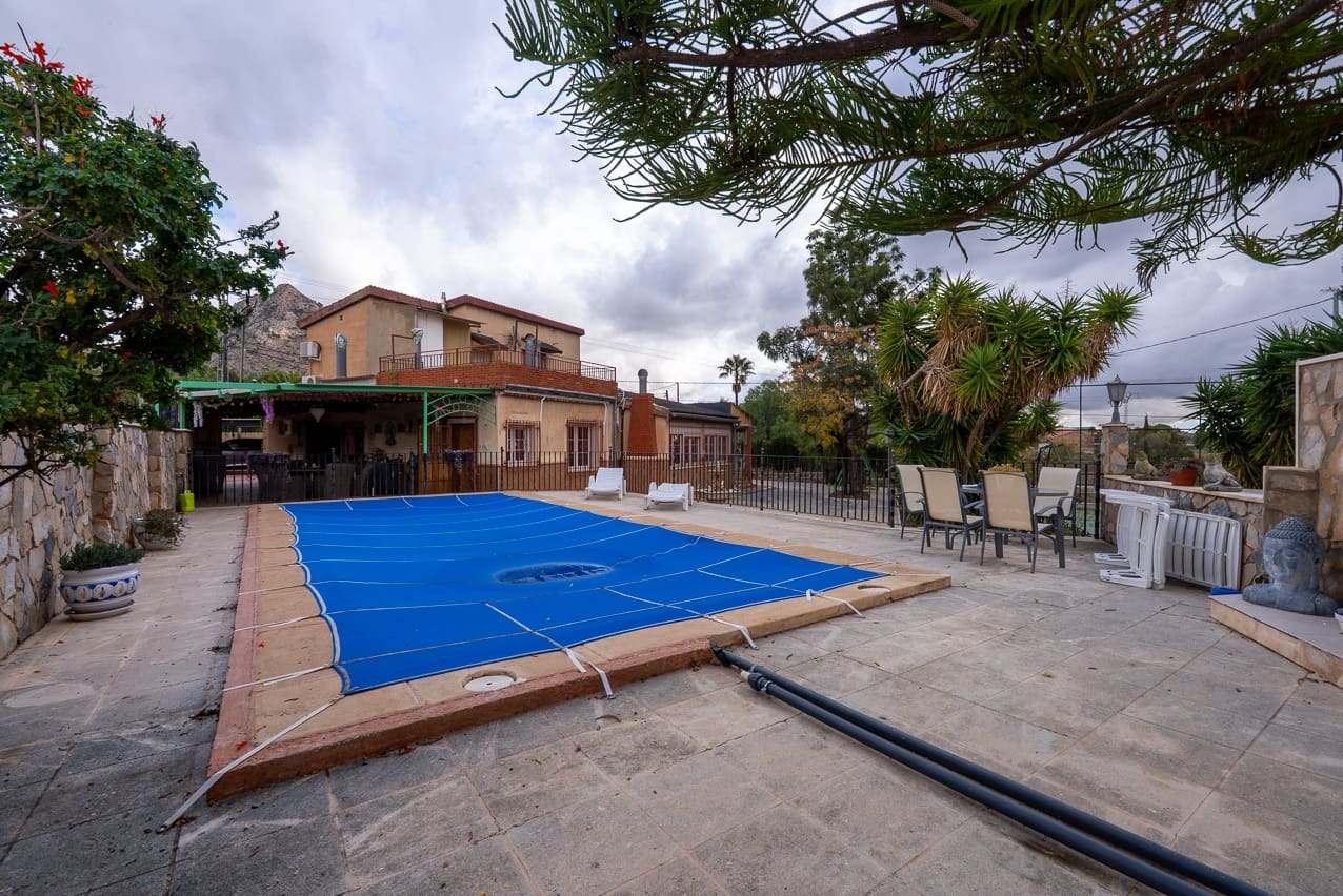4 bedroom Villa for sale in Novelda with pool - € 320,000 (Ref: 9470043)