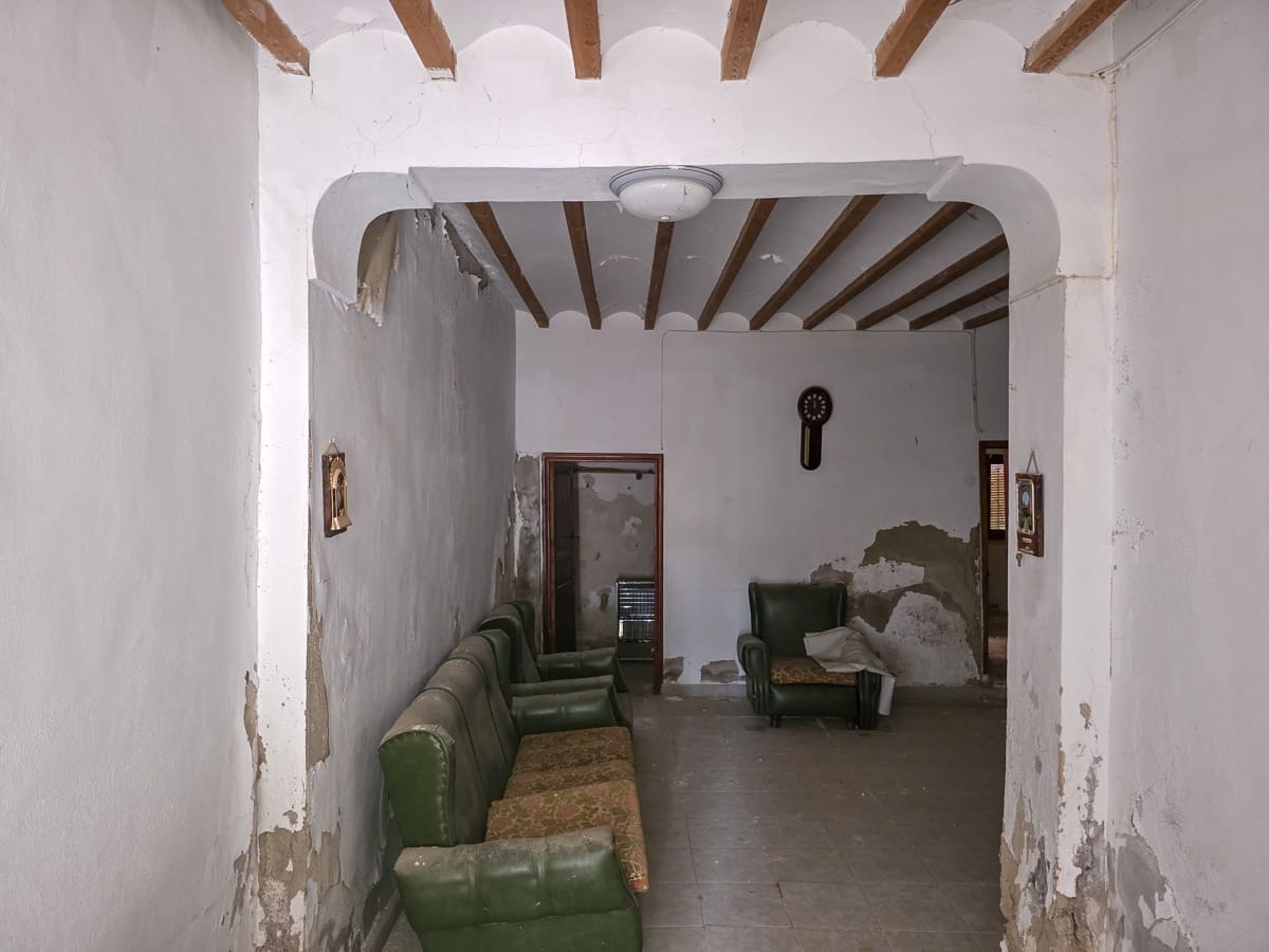 4 bedroom Finca/Country House for sale in Pinoso with pool - € 49,950 (Ref: 9499887)