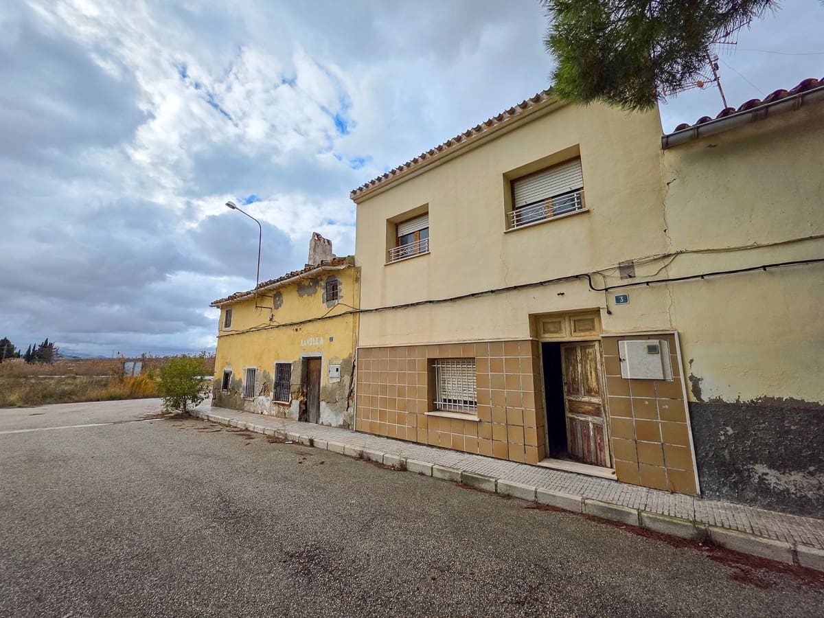 4 bedroom Finca/Country House for sale in Pinoso with pool - € 49,950 (Ref: 9499887)