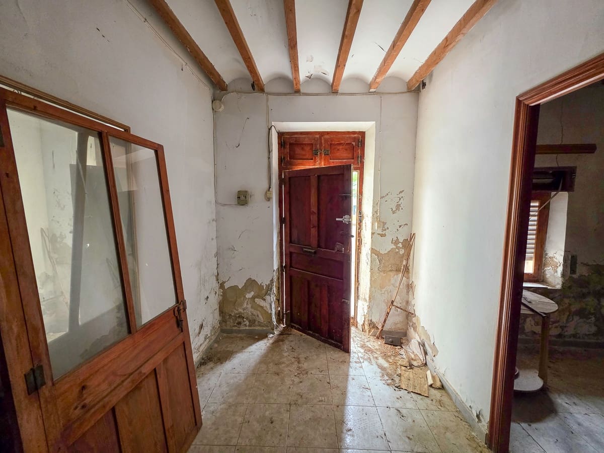 4 bedroom Finca/Country House for sale in Pinoso with pool - € 49,950 (Ref: 9499887)