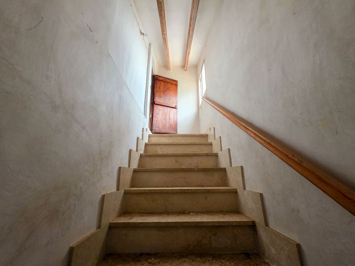 4 bedroom Finca/Country House for sale in Pinoso with pool - € 49,950 (Ref: 9499887)