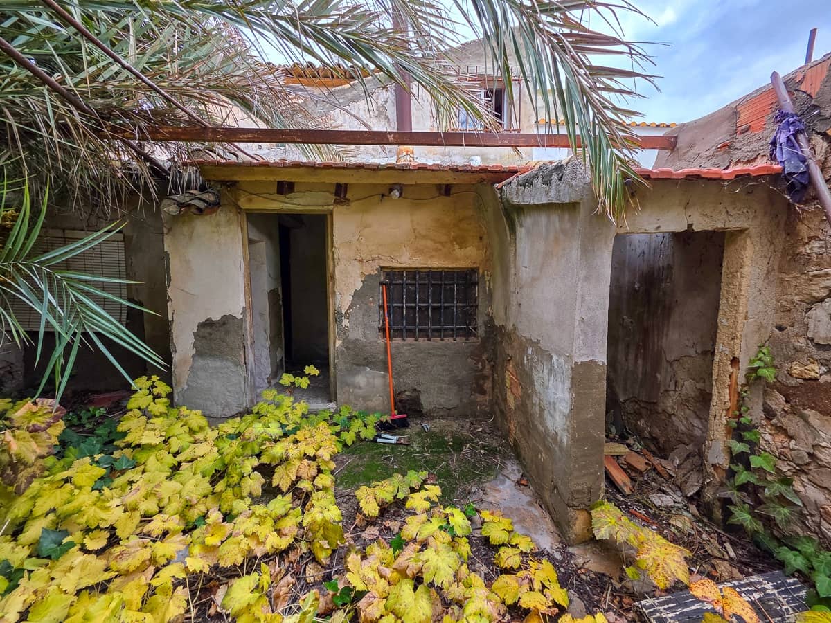 4 bedroom Finca/Country House for sale in Pinoso with pool - € 49,950 (Ref: 9499887)