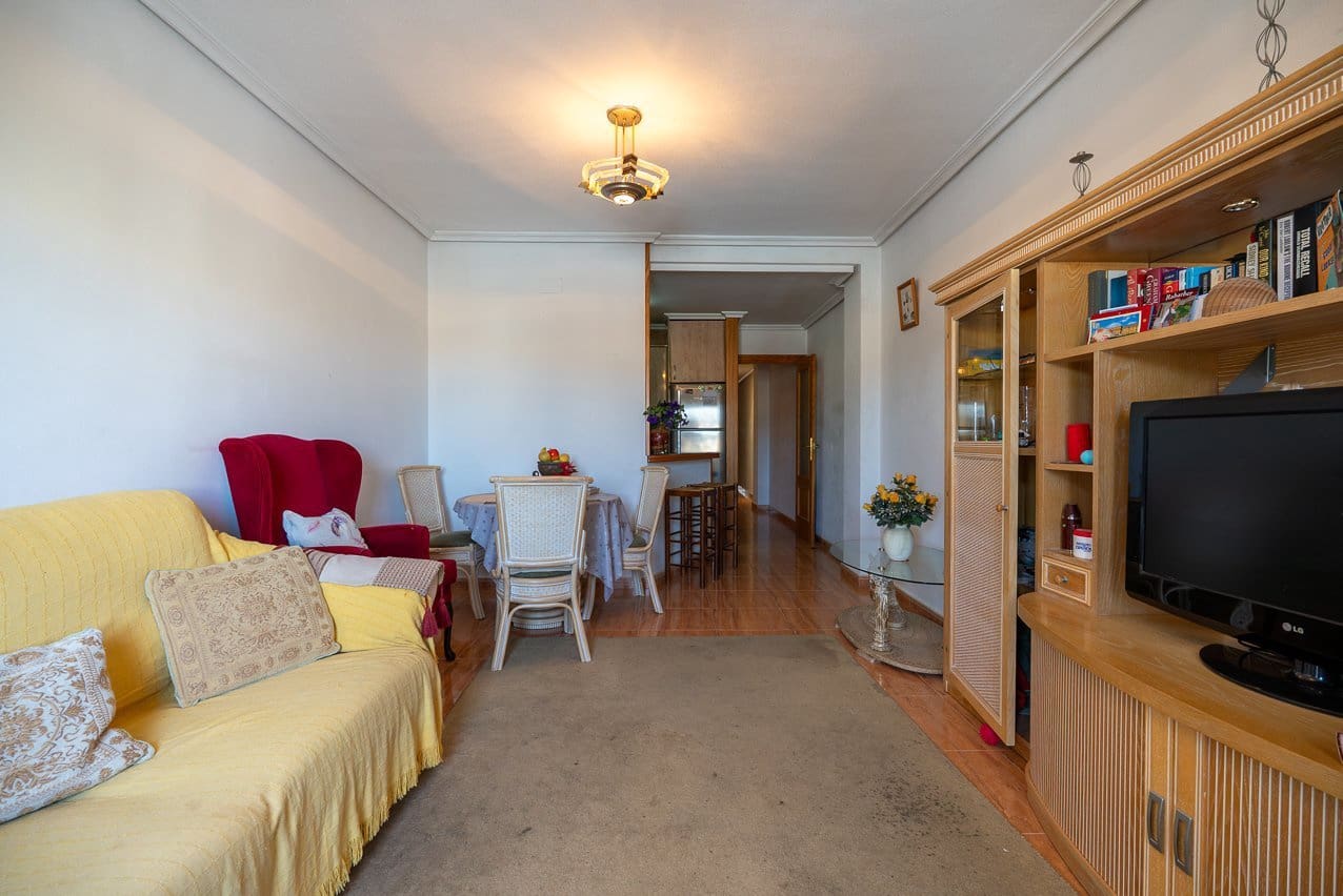 2 Zimmer Apartment zu verkaufen in Pinoso mit Pool - 135.000 € (Ref: 9516548)