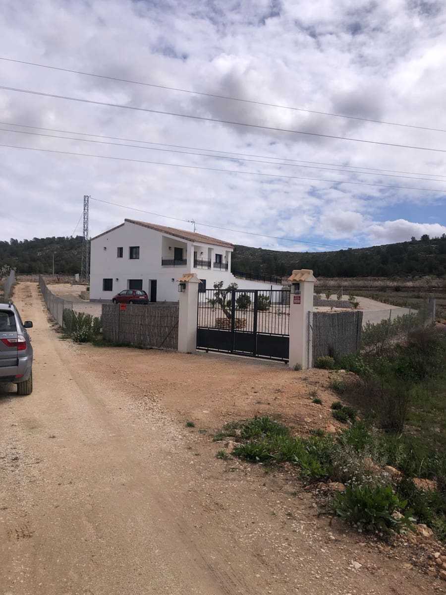 5 quarto Moradia para venda em Pinoso com piscina - 408 876 € (Ref: 9517919)