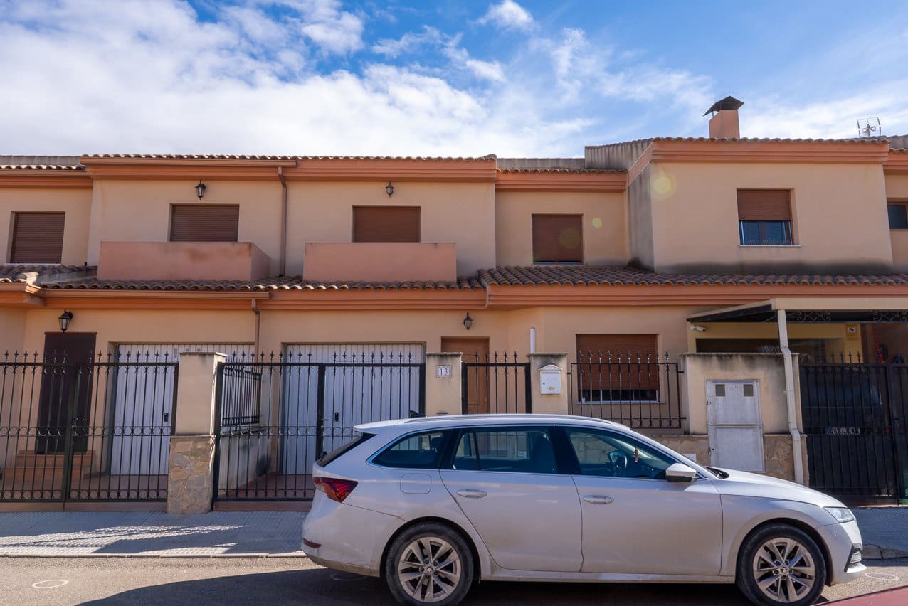 4 soveværelse Byhus til salg i Pinoso med swimmingpool - € 175.000 (Ref: 9539802)