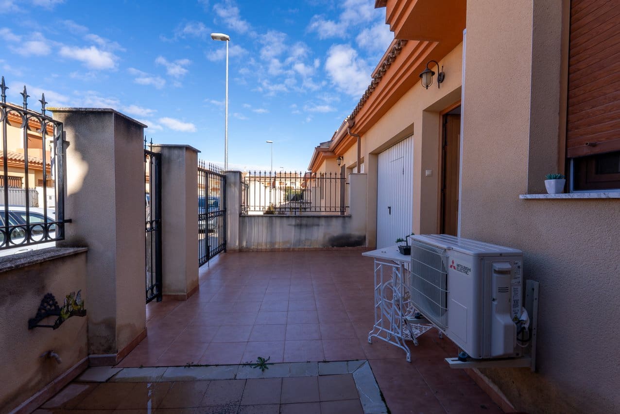 4 soveværelse Byhus til salg i Pinoso med swimmingpool - € 175.000 (Ref: 9539802)