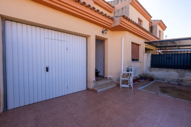 4 soveværelse Byhus til salg i Pinoso med swimmingpool - € 175.000 (Ref: 9539802)