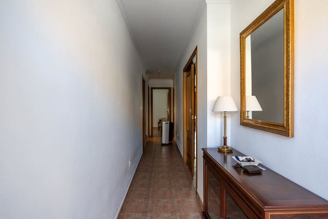 4 soveværelse Byhus til salg i Pinoso med swimmingpool - € 175.000 (Ref: 9539802)