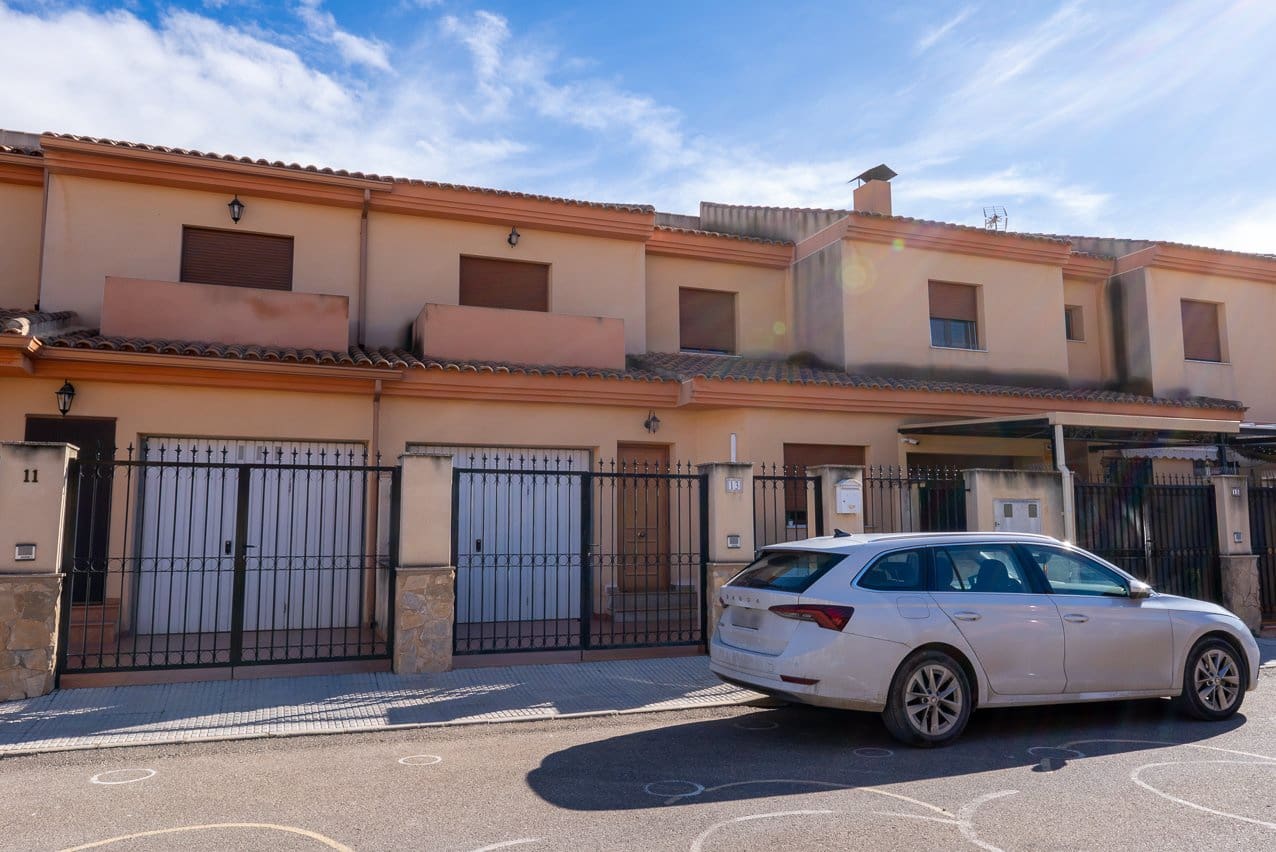 4 soveværelse Byhus til salg i Pinoso med swimmingpool - € 175.000 (Ref: 9539802)