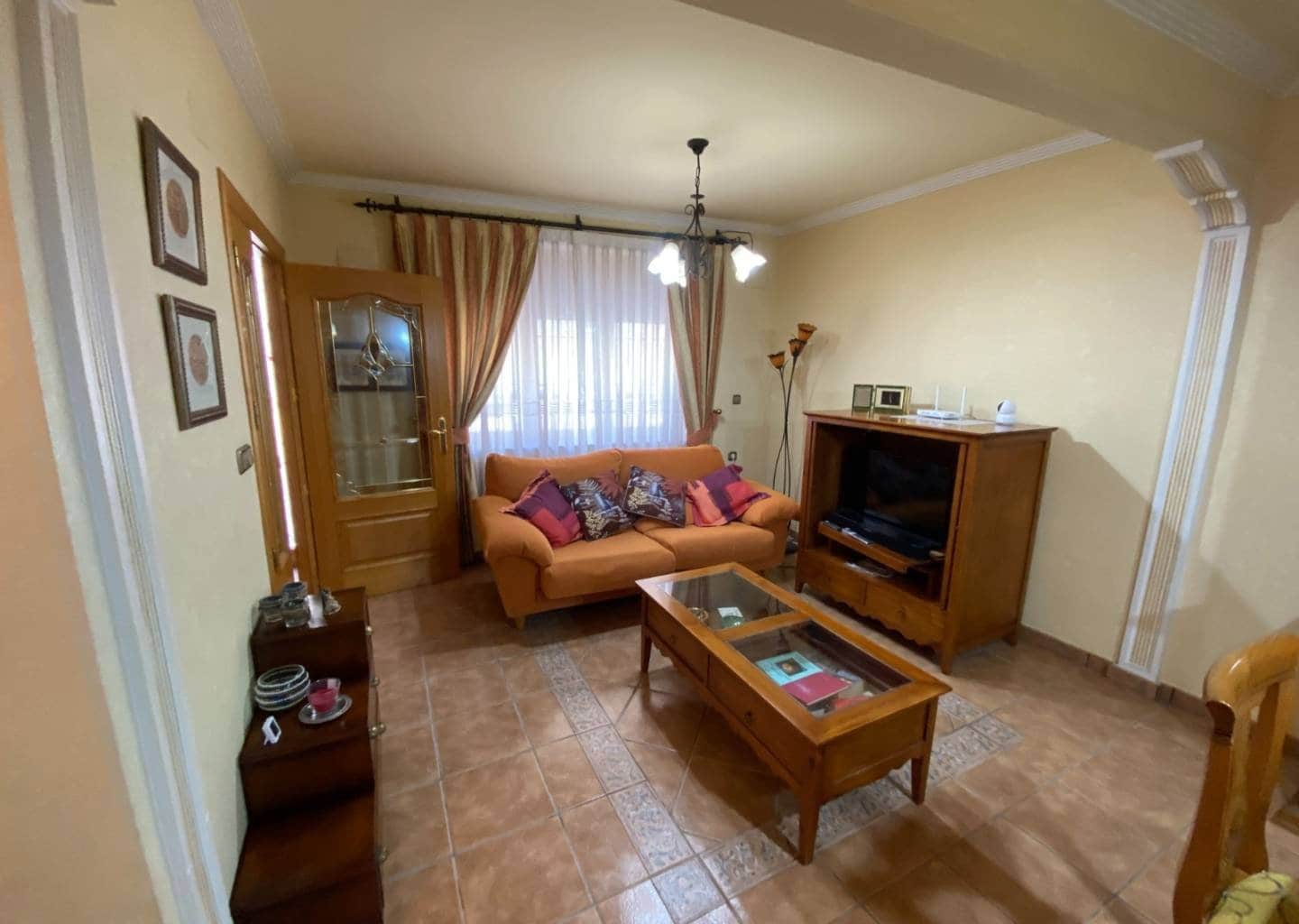 5 soveværelse Byhus til salg i Sax med swimmingpool - € 175.000 (Ref: 9544548)