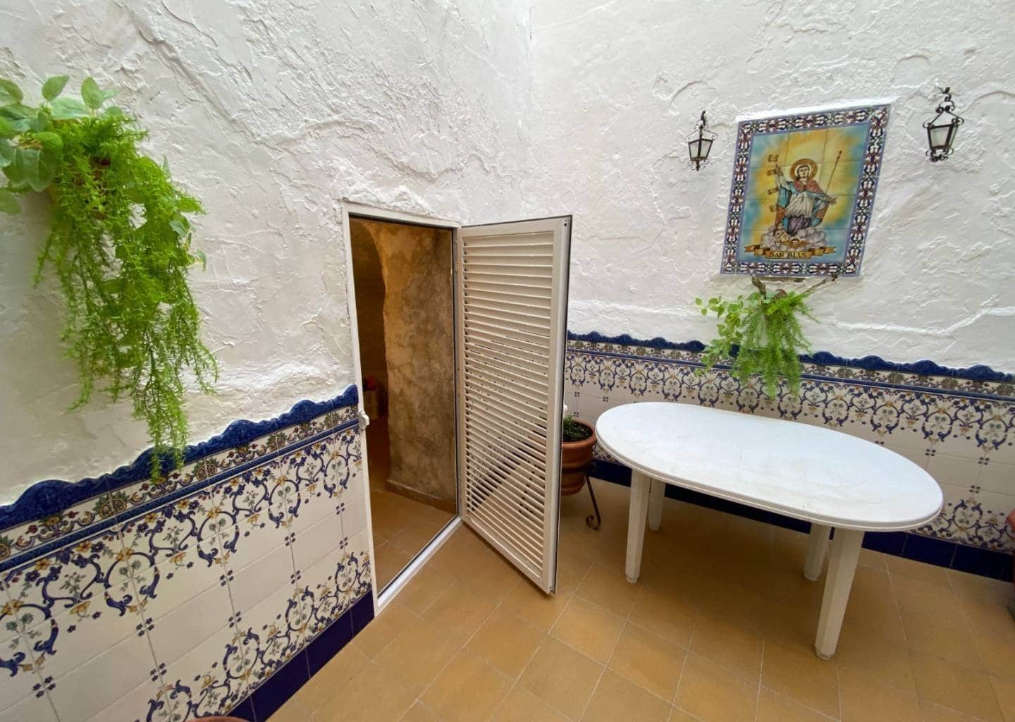 5 soveværelse Byhus til salg i Sax med swimmingpool garage - € 175.000 (Ref: 9544548)