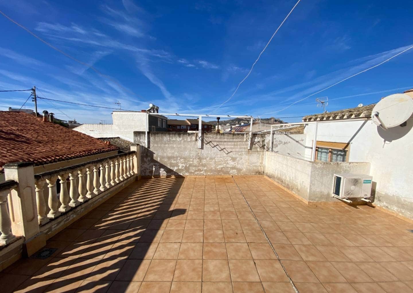 5 soveværelse Byhus til salg i Sax med swimmingpool garage - € 175.000 (Ref: 9544548)