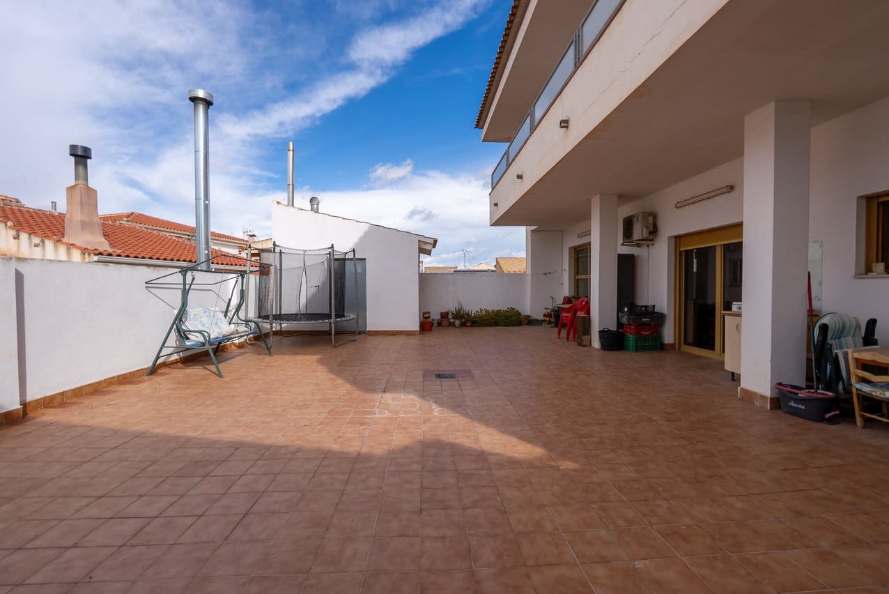 5 soveværelse Byhus til salg i Pinoso med swimmingpool - € 399.950 (Ref: 9548610)