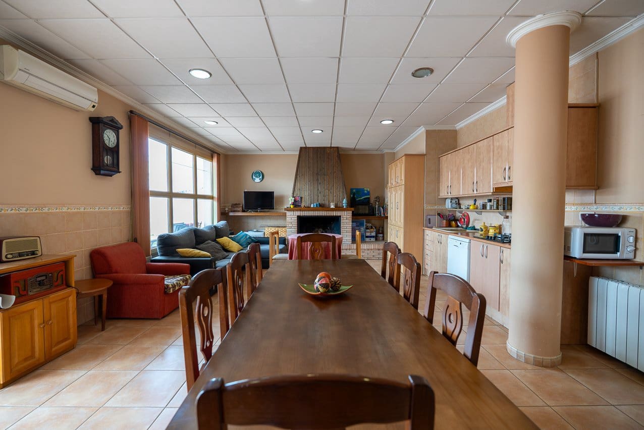 5 soveværelse Byhus til salg i Pinoso med swimmingpool - € 399.950 (Ref: 9548610)