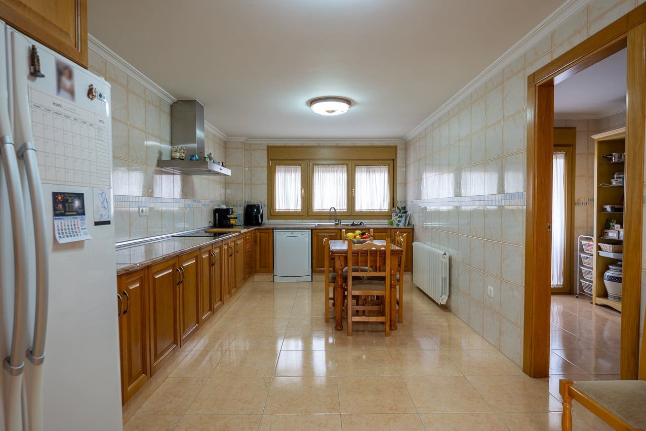 5 soveværelse Byhus til salg i Pinoso med swimmingpool - € 399.950 (Ref: 9548610)