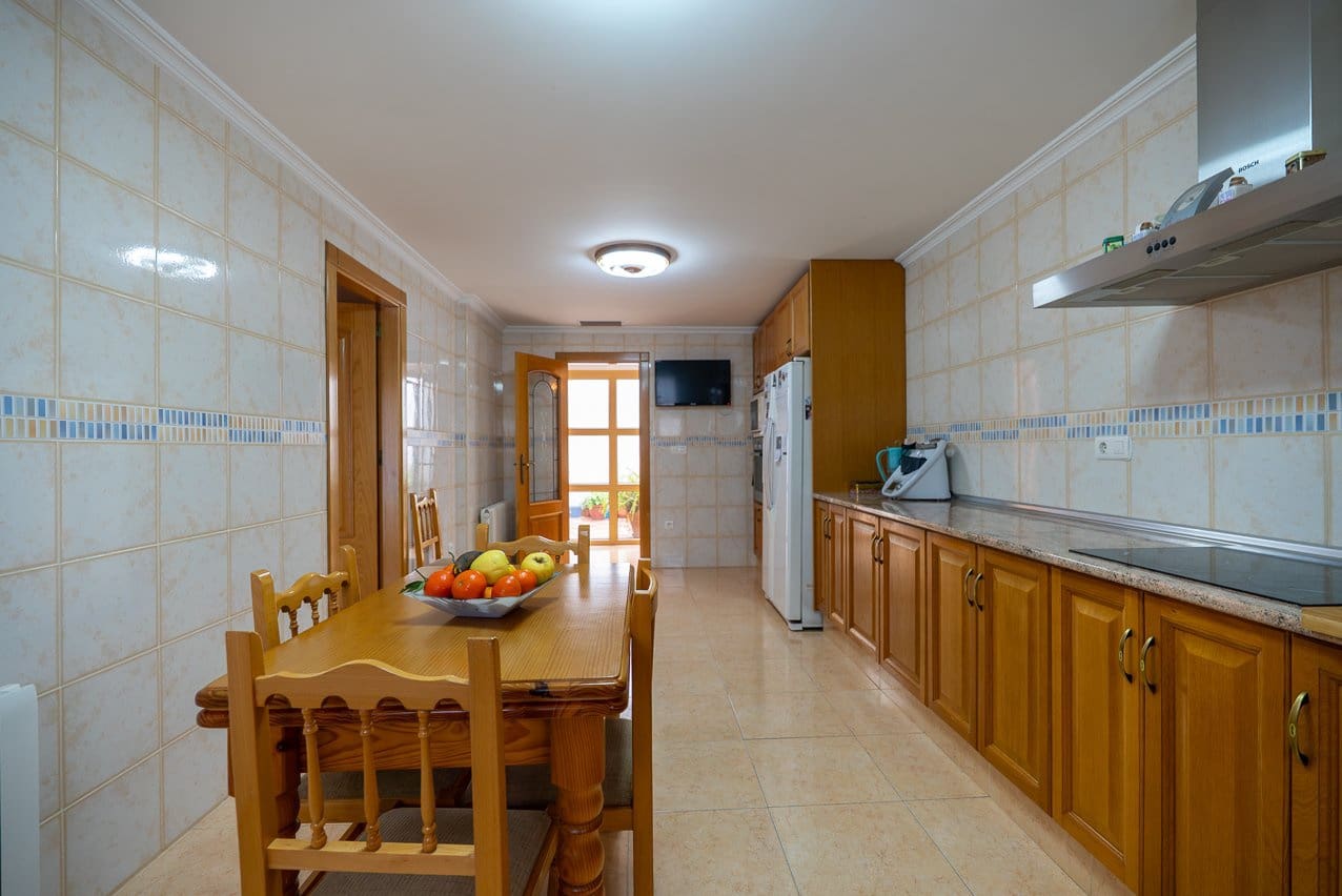 5 soveværelse Byhus til salg i Pinoso med swimmingpool - € 399.950 (Ref: 9548610)