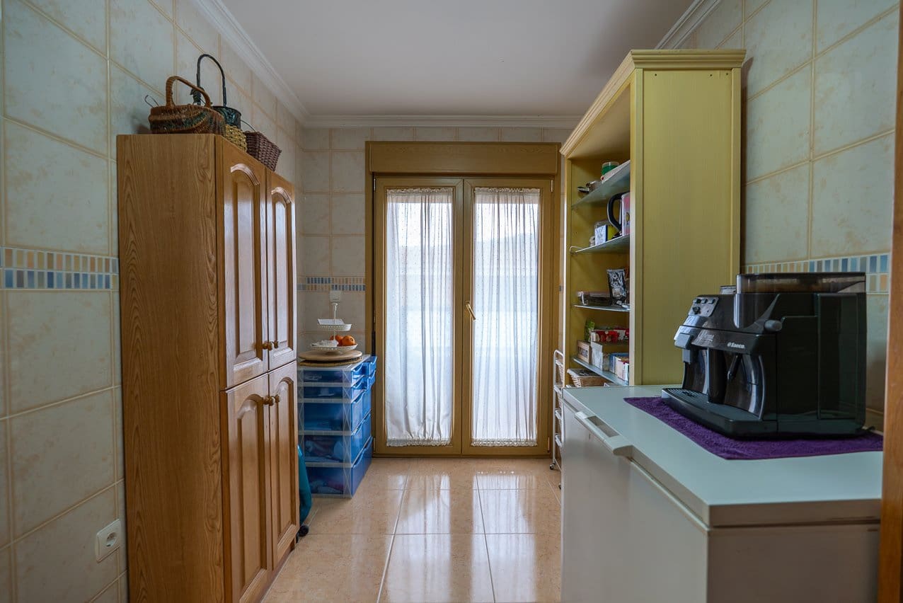 5 soveværelse Byhus til salg i Pinoso med swimmingpool - € 399.950 (Ref: 9548610)