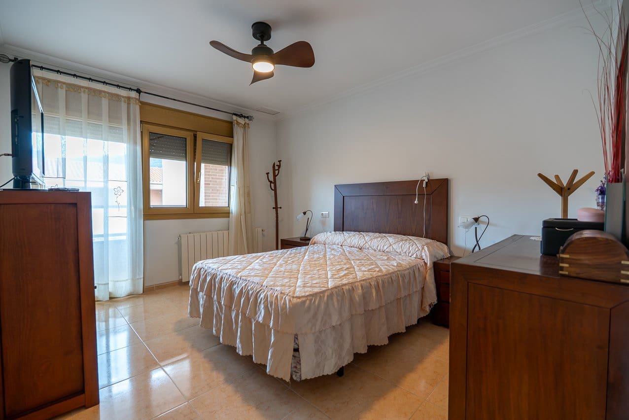 5 soveværelse Byhus til salg i Pinoso med swimmingpool - € 399.950 (Ref: 9548610)