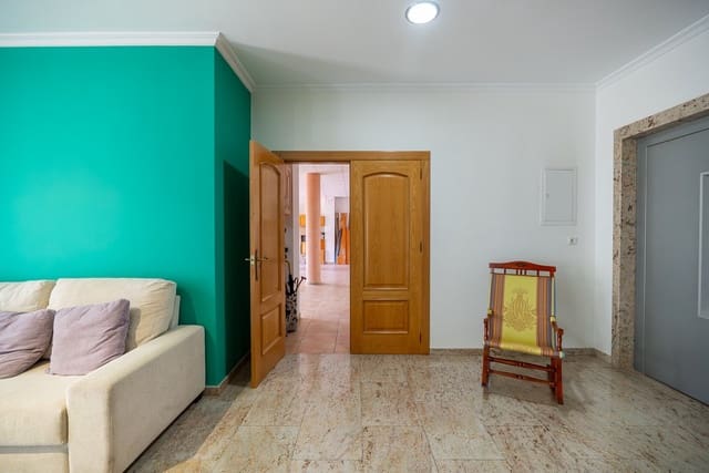 5 soveværelse Byhus til salg i Pinoso med swimmingpool - € 399.950 (Ref: 9548610)