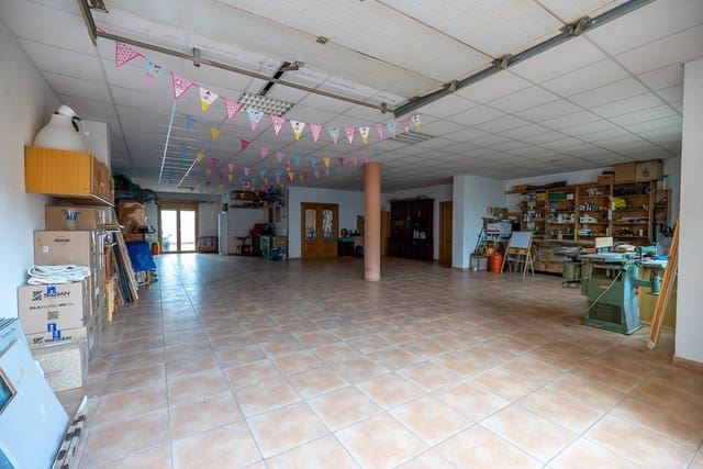 5 soveværelse Byhus til salg i Pinoso med swimmingpool - € 399.950 (Ref: 9548610)