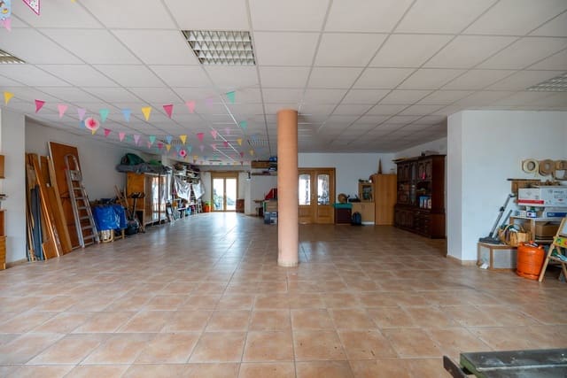 5 soveværelse Byhus til salg i Pinoso med swimmingpool - € 399.950 (Ref: 9548610)