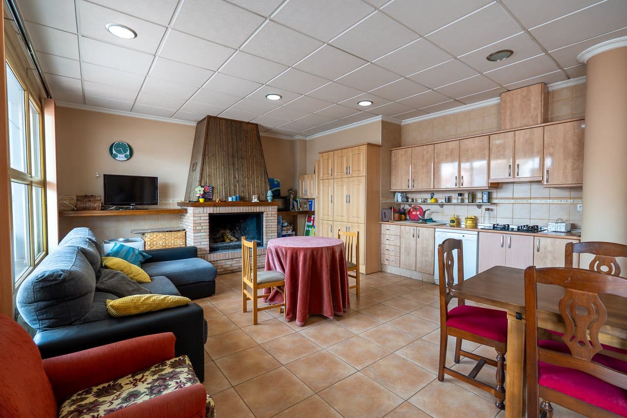 5 soveværelse Byhus til salg i Pinoso med swimmingpool - € 399.950 (Ref: 9548610)