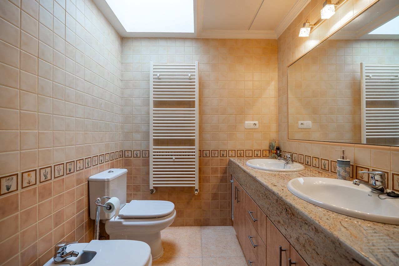 5 soveværelse Byhus til salg i Pinoso med swimmingpool - € 399.950 (Ref: 9548610)