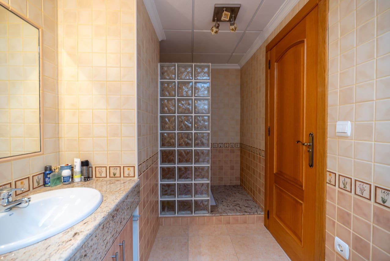 5 soveværelse Byhus til salg i Pinoso med swimmingpool - € 399.950 (Ref: 9548610)