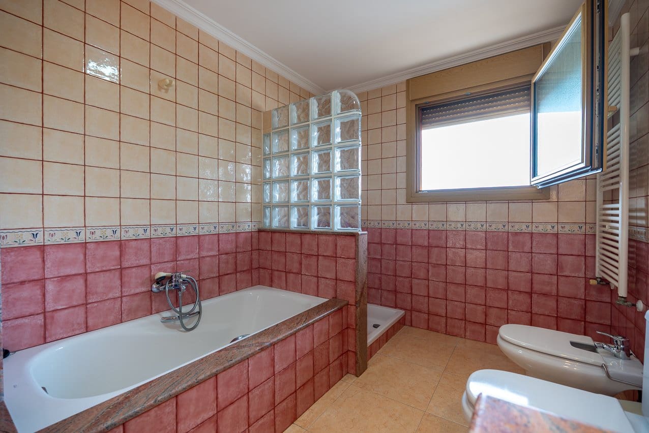 5 soveværelse Byhus til salg i Pinoso med swimmingpool - € 399.950 (Ref: 9548610)