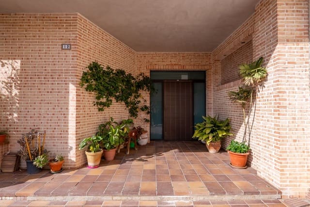 5 soveværelse Byhus til salg i Pinoso med swimmingpool - € 399.950 (Ref: 9548610)