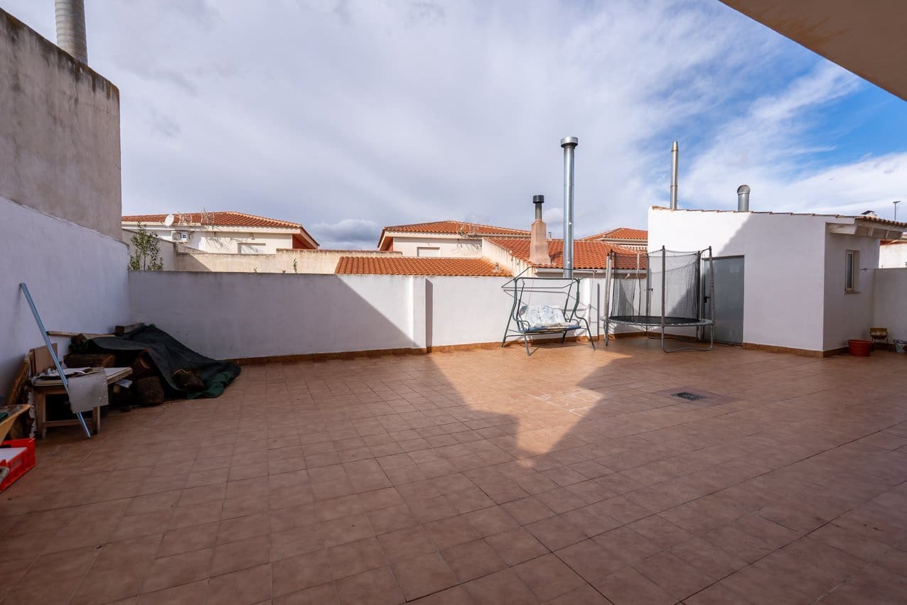 5 bedroom Townhouse for sale in Pinoso with pool - € 399,950 (Ref: 9548610)
