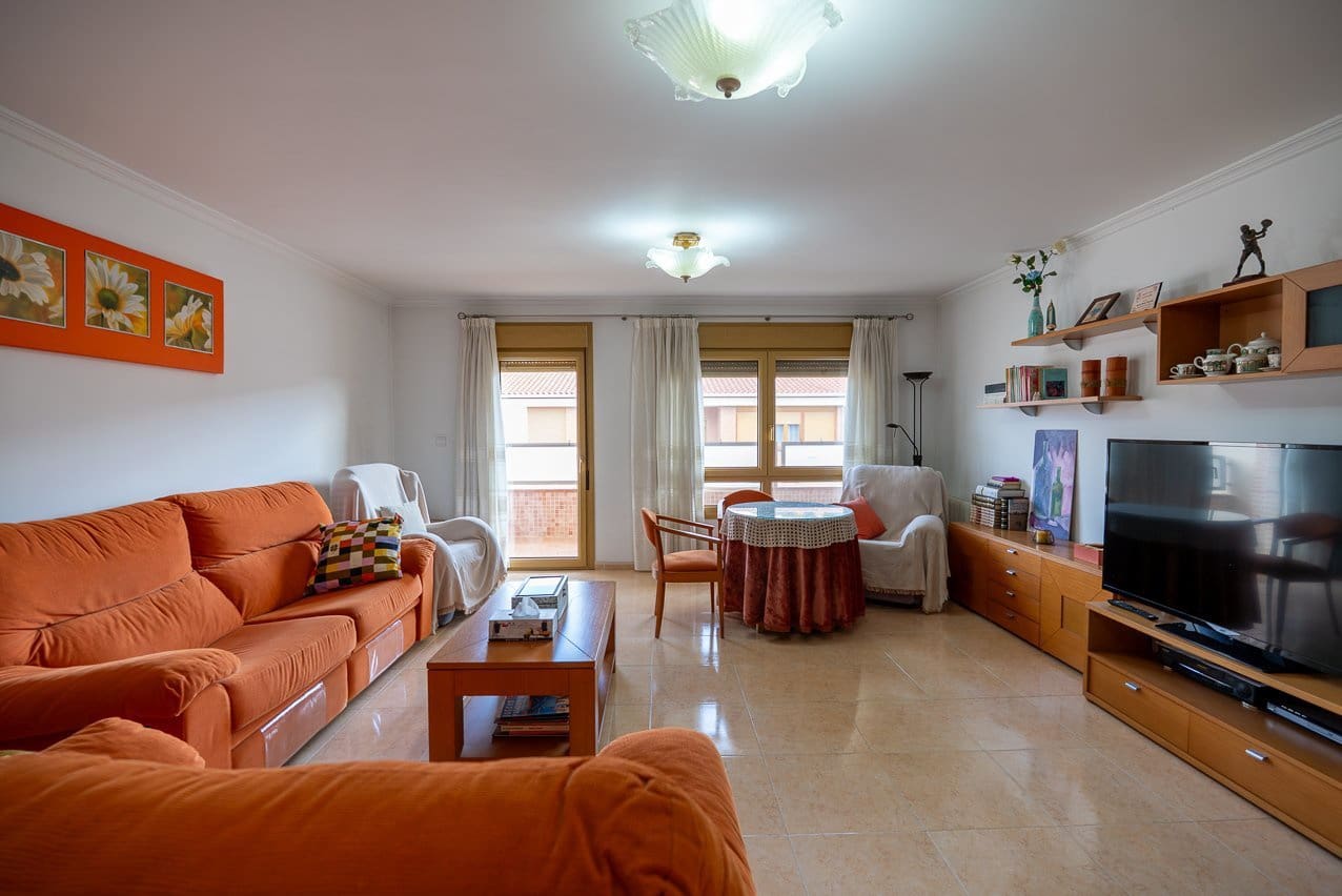 5 bedroom Townhouse for sale in Pinoso with pool - € 399,950 (Ref: 9548610)