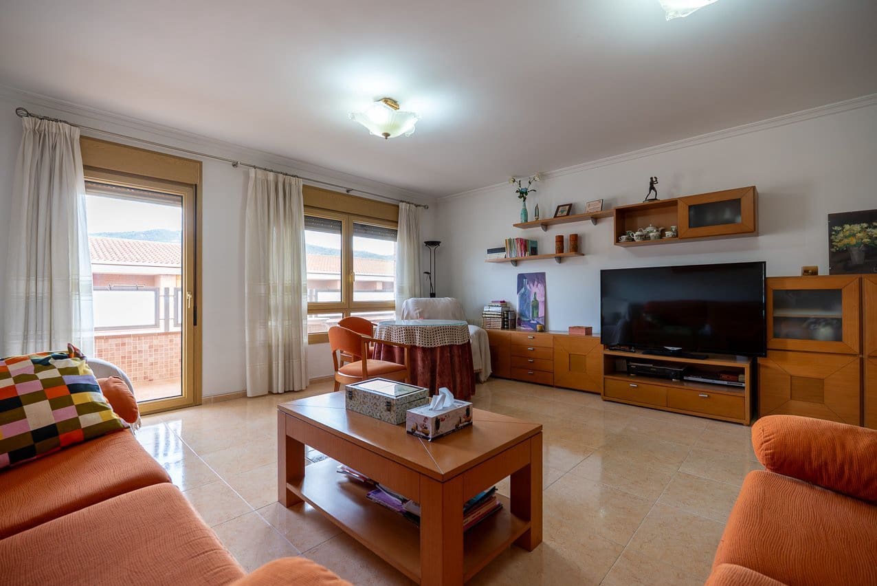 5 bedroom Townhouse for sale in Pinoso with pool - € 399,950 (Ref: 9548610)