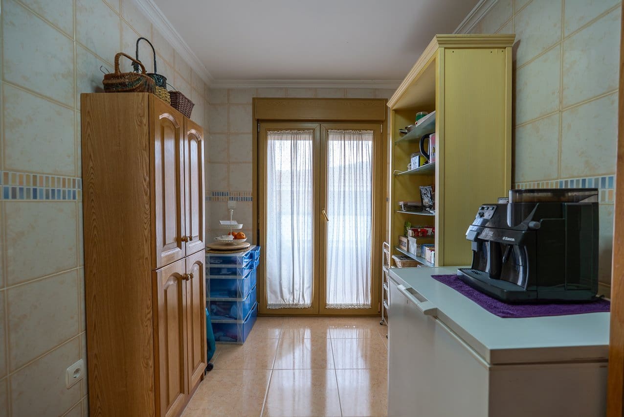5 bedroom Townhouse for sale in Pinoso with pool - € 399,950 (Ref: 9548610)