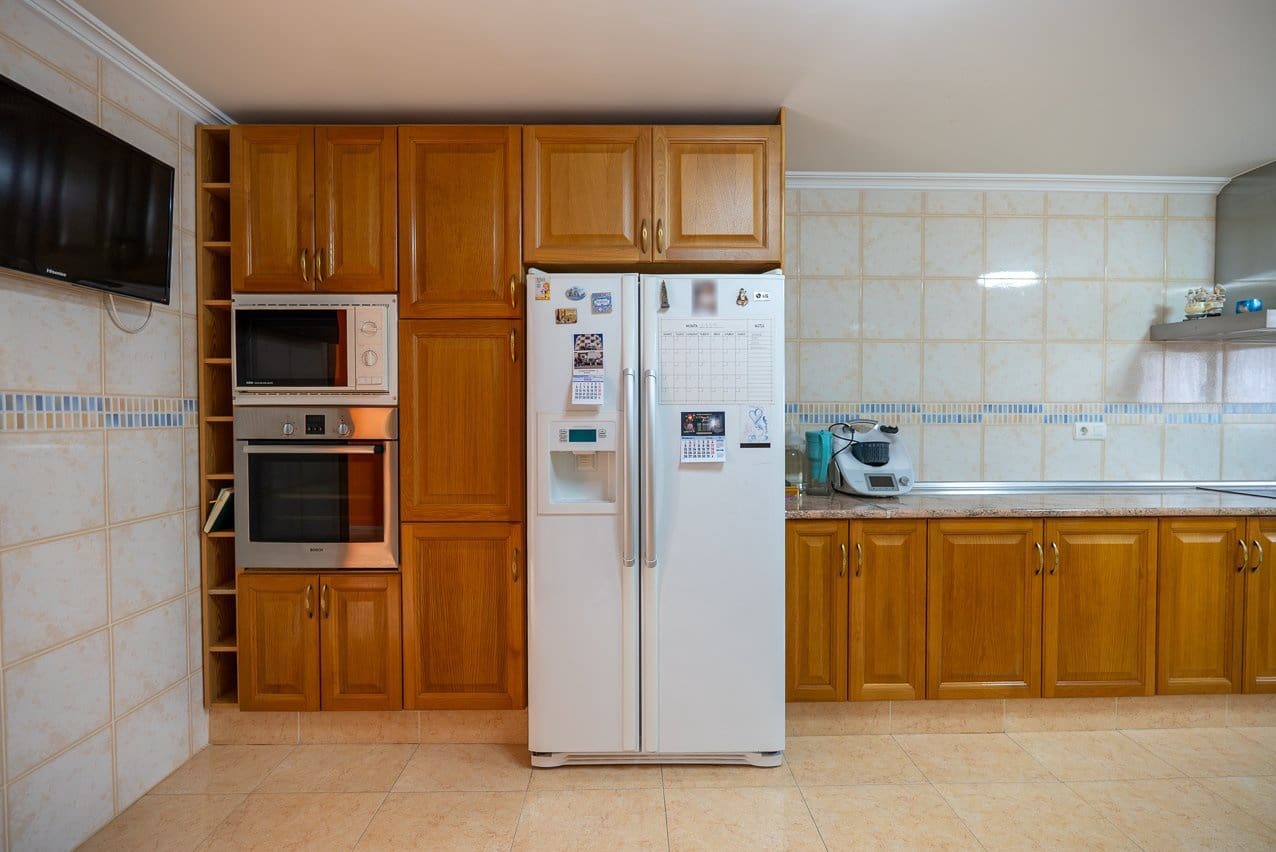 5 bedroom Townhouse for sale in Pinoso with pool - € 399,950 (Ref: 9548610)