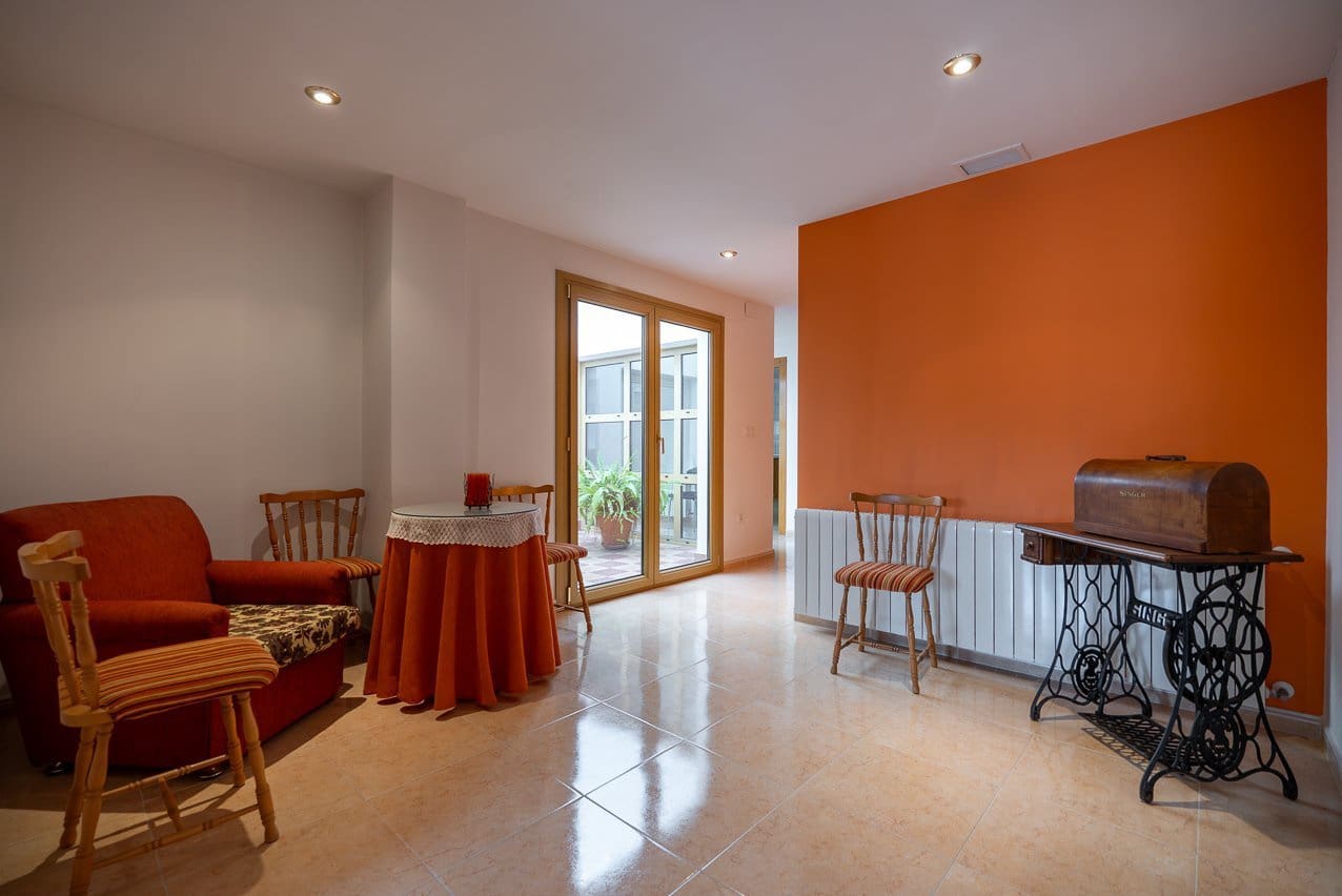 5 bedroom Townhouse for sale in Pinoso with pool - € 399,950 (Ref: 9548610)