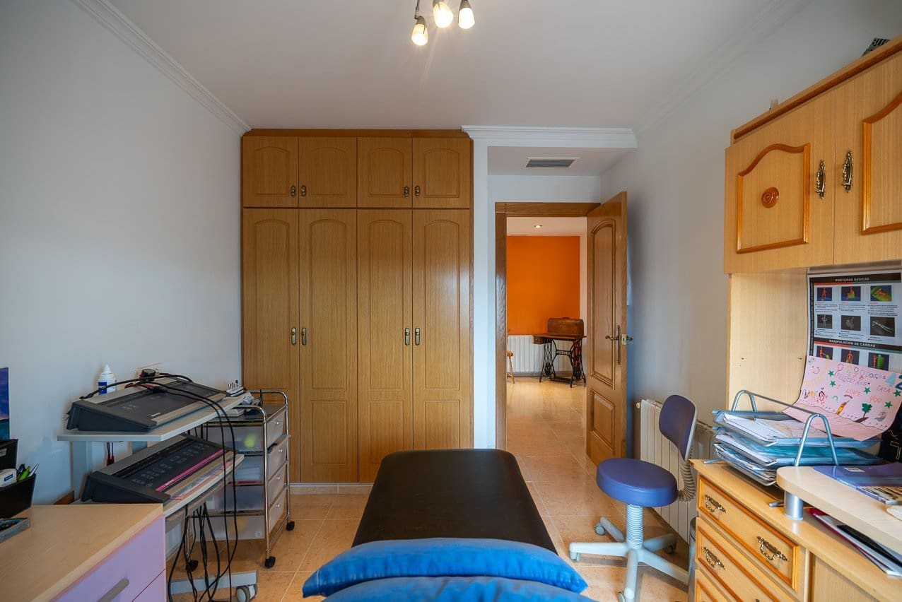 5 bedroom Townhouse for sale in Pinoso with pool - € 399,950 (Ref: 9548610)