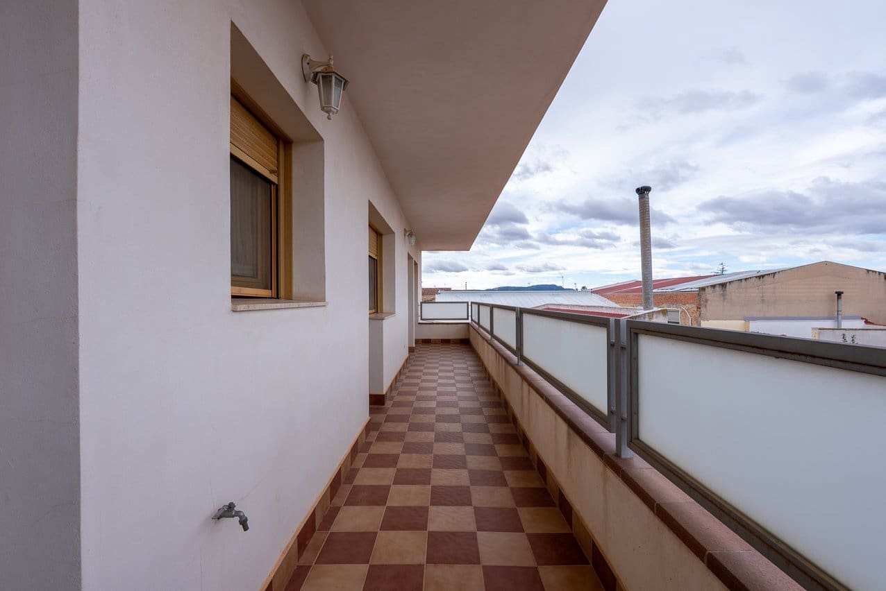 5 bedroom Townhouse for sale in Pinoso with pool - € 399,950 (Ref: 9548610)