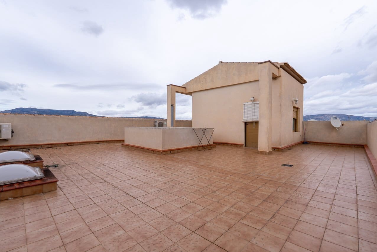 5 bedroom Townhouse for sale in Pinoso with pool - € 399,950 (Ref: 9548610)