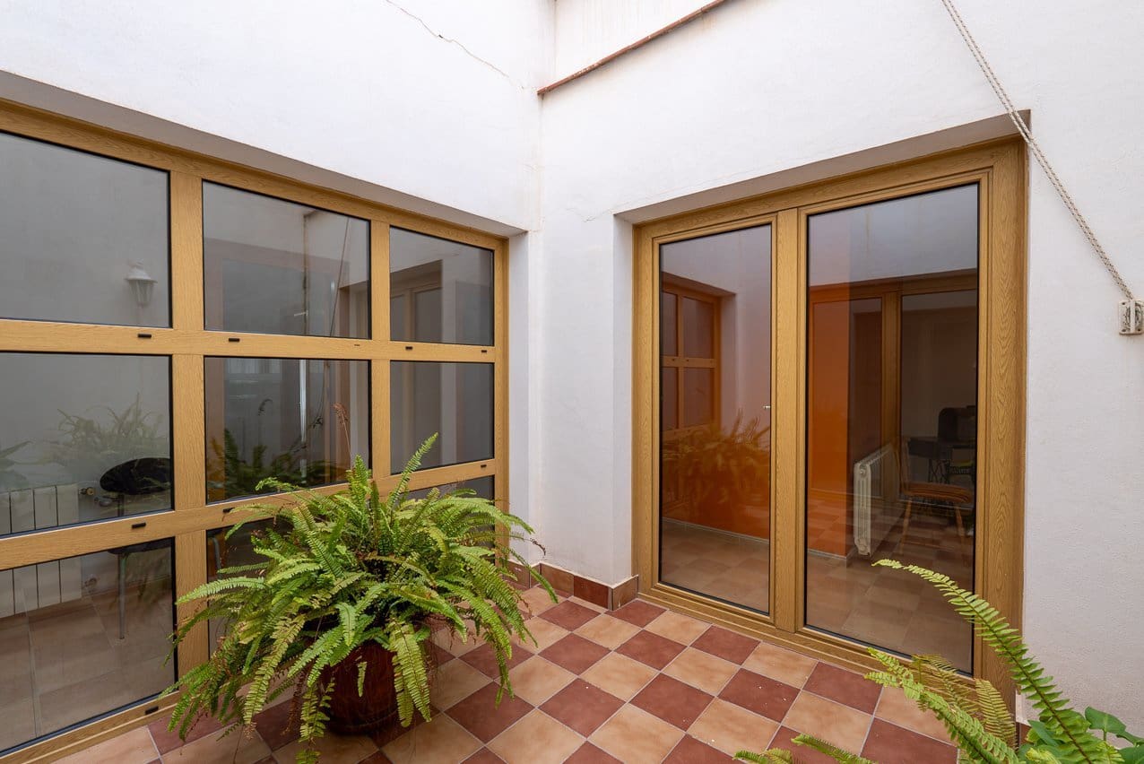 5 bedroom Townhouse for sale in Pinoso with pool - € 399,950 (Ref: 9548610)